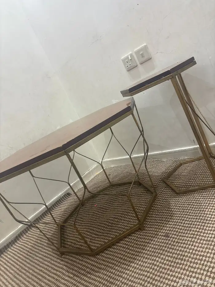 طاولة للبيع 0