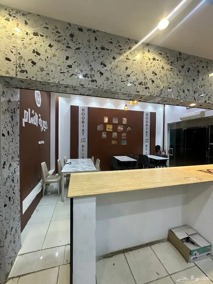 يوجد مطعم معجنات وشورما 3