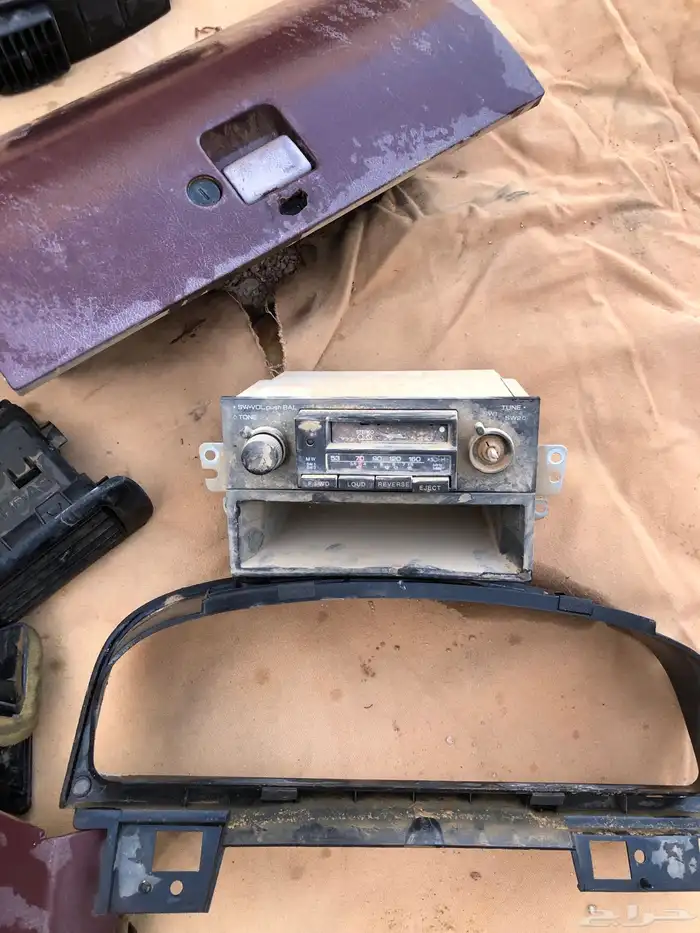 للبيع ديكورات وقطع غيار ددسن 94 5