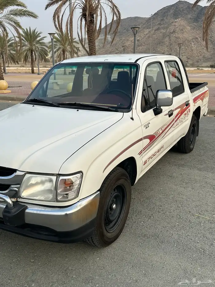 تويوتا هايلوكس 4