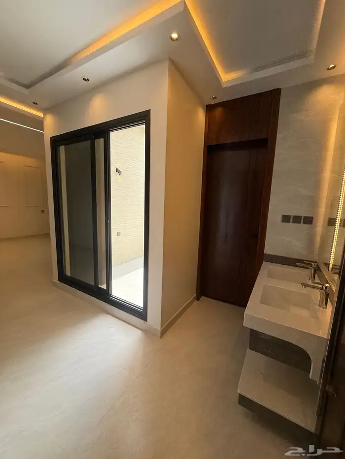 للبيع شقه ارضيه بحوش وشقه علويه بسطح حي الزهور المحاله ابها 25