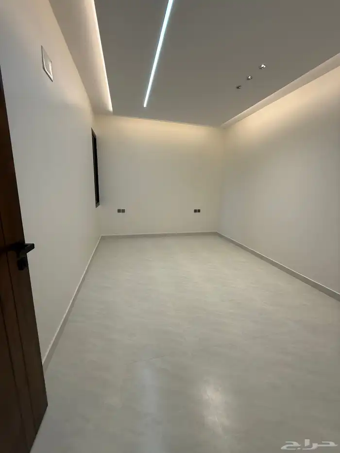 للبيع شقه ارضيه بحوش وشقه علويه بسطح حي الزهور المحاله ابها 16