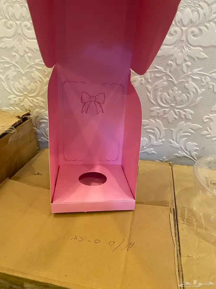 صحون بلاستيك شفاف و كراتين تغليف للحلويات 4