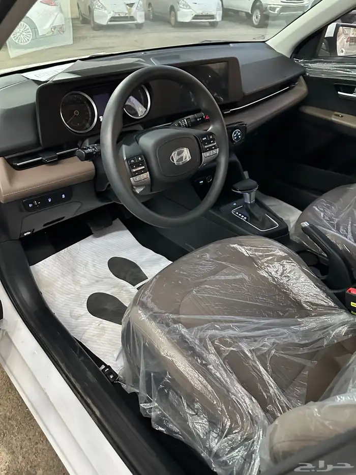 هيونداي اكسنت استاندر ابيض سقف اسود موديل 2026 8