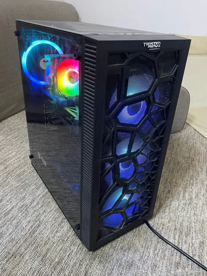 كمبيوتر مكتبي PC بي سي بيسي قيمنق العاب لابتوب لاب توب 8