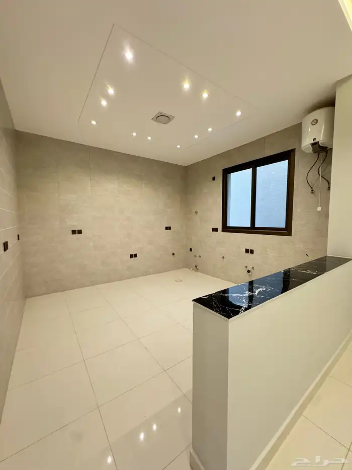 للبيع فلة مع مشب تصميم حديث موقع مميز 13