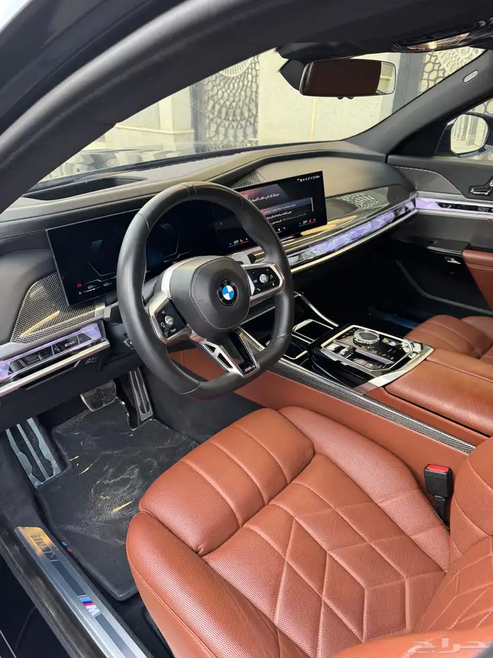 بي ام دبليو الفئة السابعة 735i - 2023 25