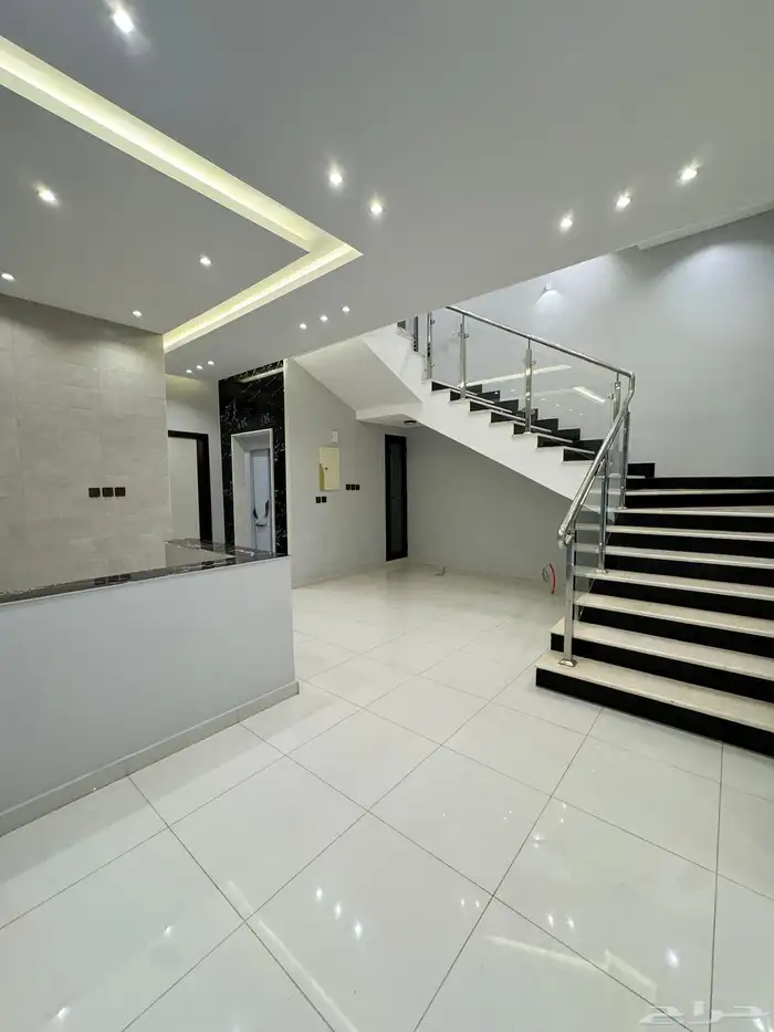 للبيع فلة مع مشب تصميم حديث موقع مميز 10