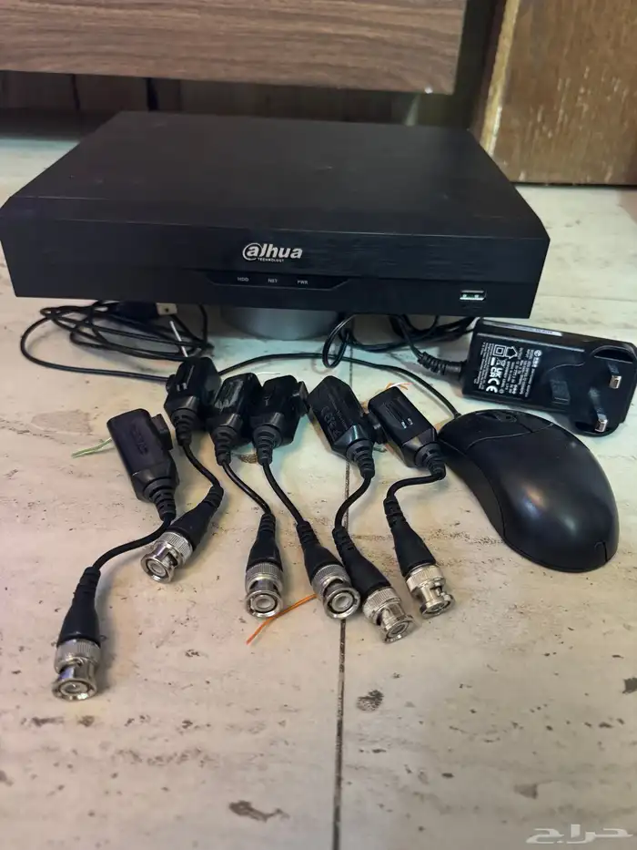 شاشة تلفزيون 32 بوصة وكاميرات مراقبة مستعمل 4