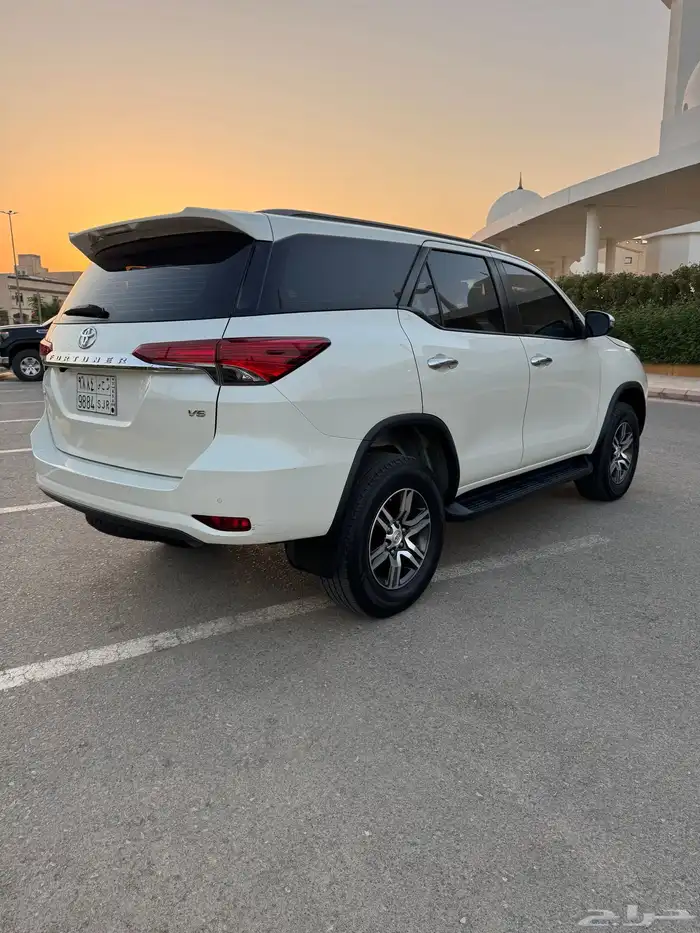 فورتشنر 2022 6 سلندر VX 17