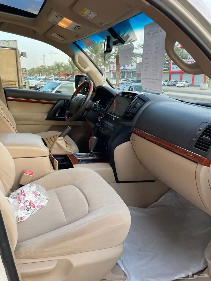 لاندكروزر 2015 فل كامل 8