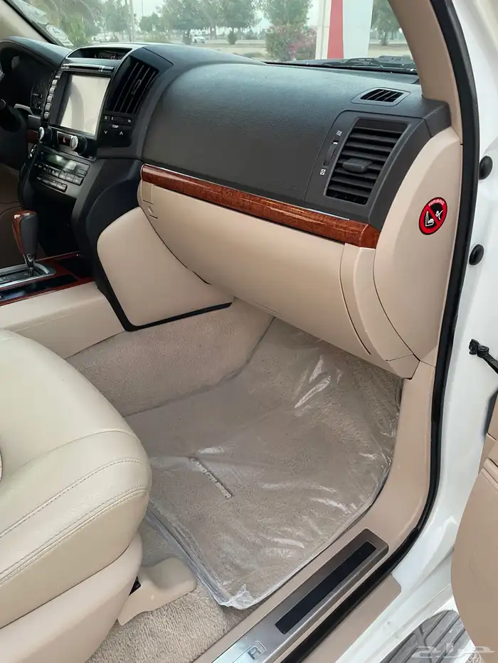 لاندكروزر GXR 2014 25