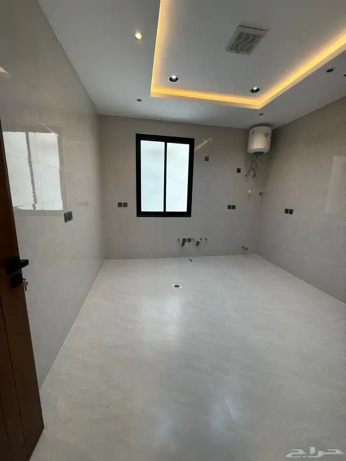 للبيع شقه ارضيه بحوش وشقه علويه بسطح حي الزهور المحاله ابها 32