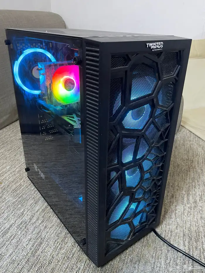 كمبيوتر مكتبي PC بي سي بيسي قيمنق العاب لابتوب لاب توب 3