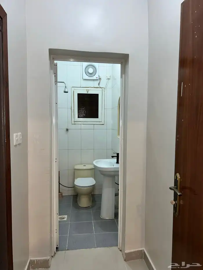 شقه للإيجار غرفتين وحامين ومدخلين 5