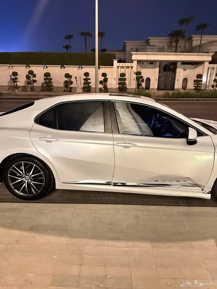 للبيع كامري هايبرد 2021 GLE 7