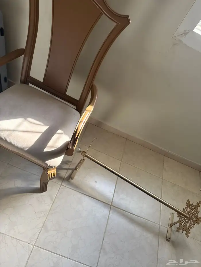 معلاق عبايات و كرسي 0