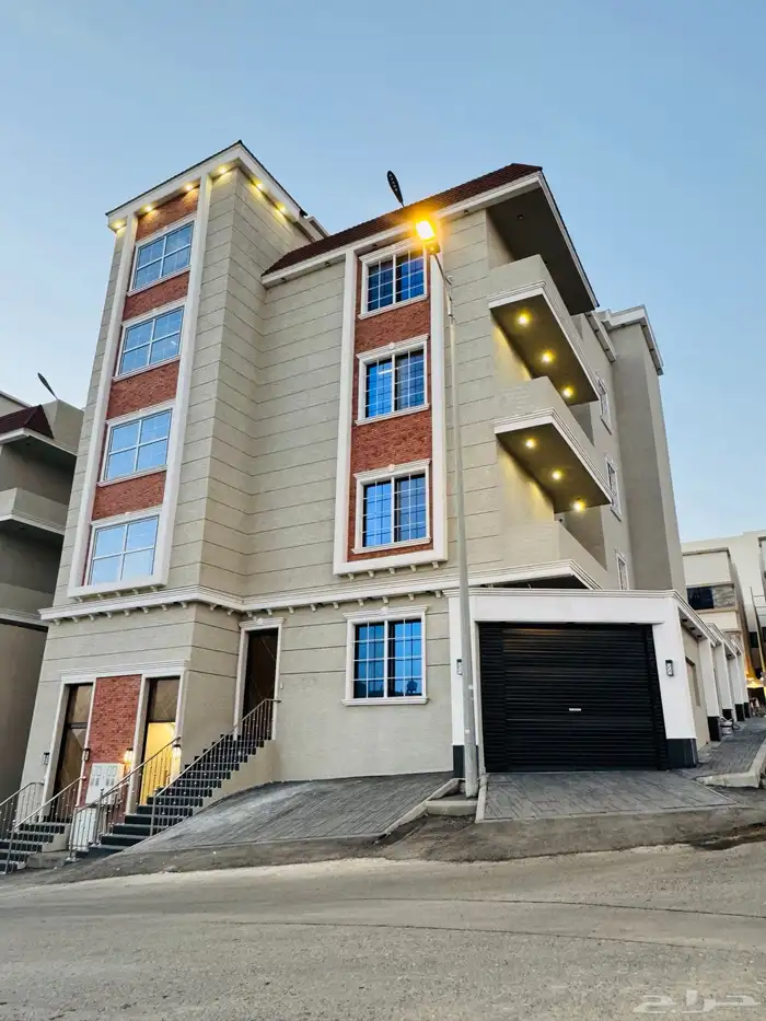 للبيع مقابل كوبري مطار أبها دور تمليك علوي على شارعين 0