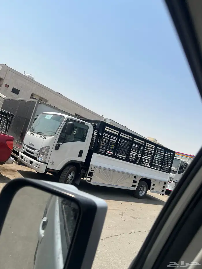 للبيع دينا ايسوزو 2025 اصفار مكينه كبير5200 0