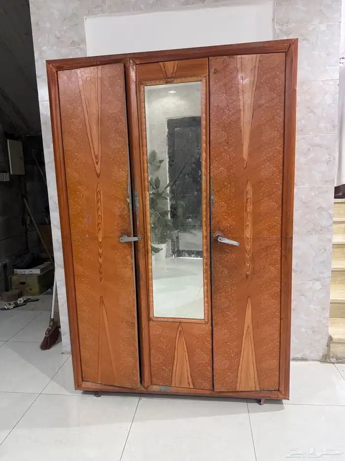 دولاب ملابس قديم ثرات تم البيع 0