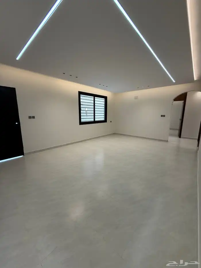 للبيع شقه ارضيه بحوش وشقه علويه بسطح حي الزهور المحاله ابها 12