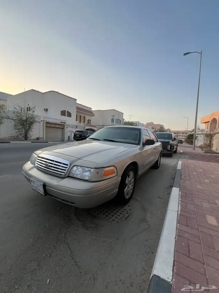 فورد كراون فكتوريا 2011 ممشى قليل 6