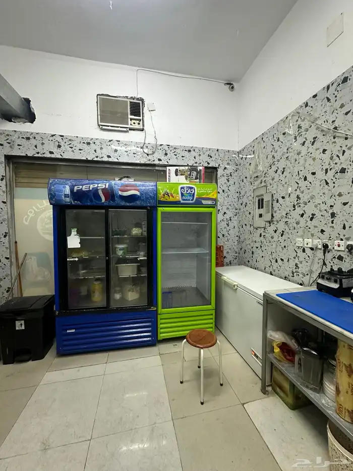 يوجد مطعم معجنات وشورما 9