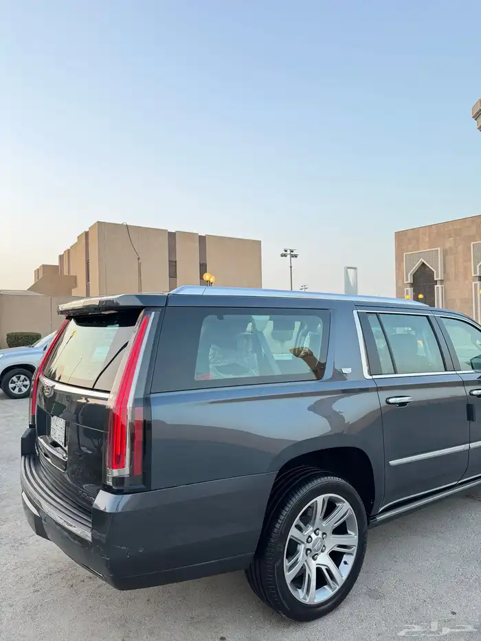 اسكاليد 2019 بريميوم (ملكي) الجميح نظيف جدا 1