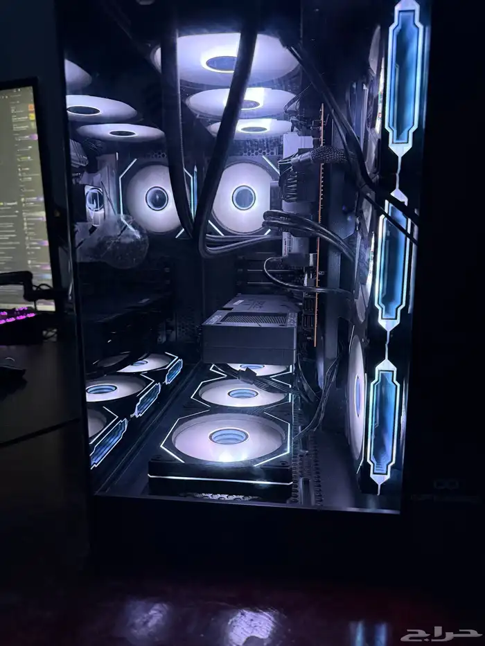 للبيع  PC قيمنق شبه جديد مع شاشة من اسوس 280Hz 3