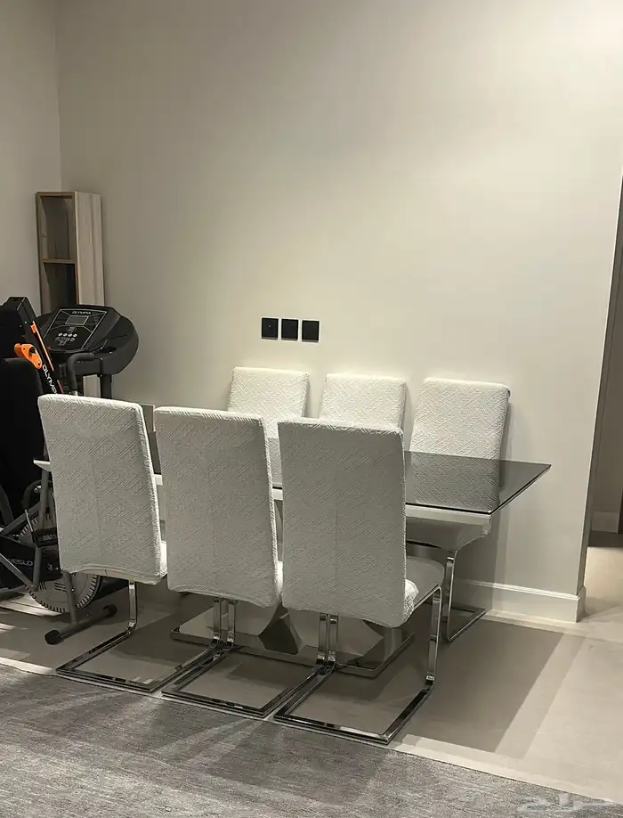 طاولة سفرة 6 كراسي مع سجادة و وحدة رفوف للبيع 1