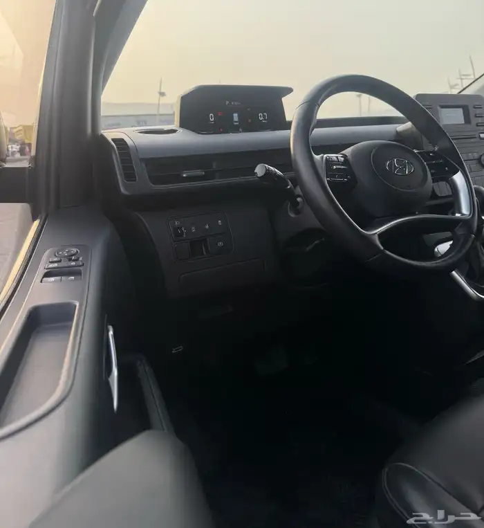 هونداي استاريا 2022 ديزل 12 راكب شبه جديد للبيع 17