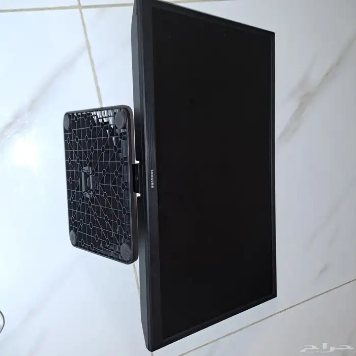 شاشة سامسونج 22 بوصه مدخل USB واحد تجي مع الأسلاك كلها . 0