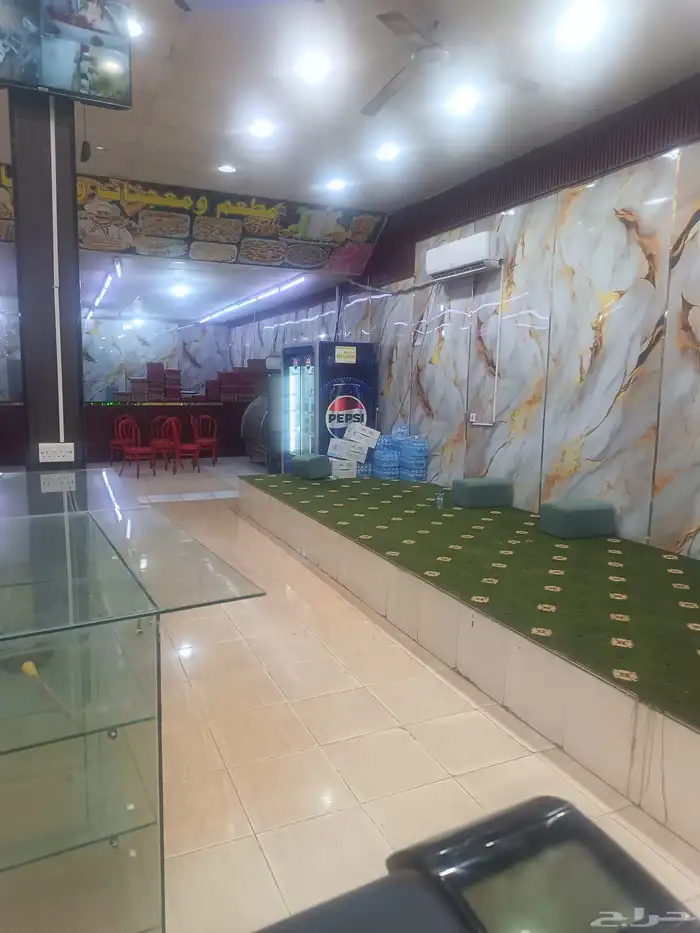 مطعم فطاير ومعجنات للبيع 1