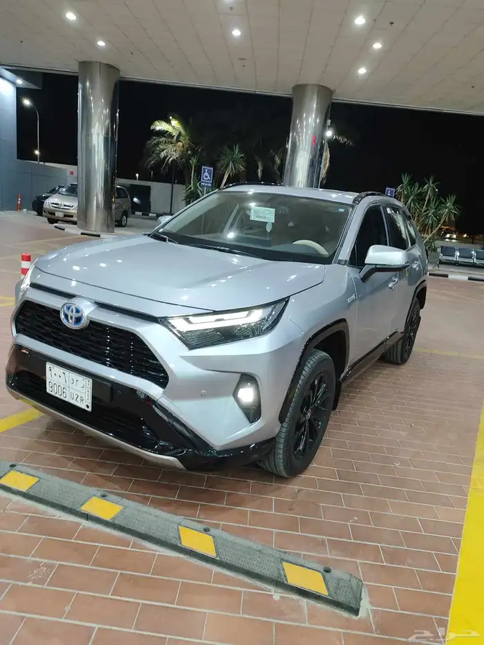 Toyota RAV4 Special case XLE premium 5