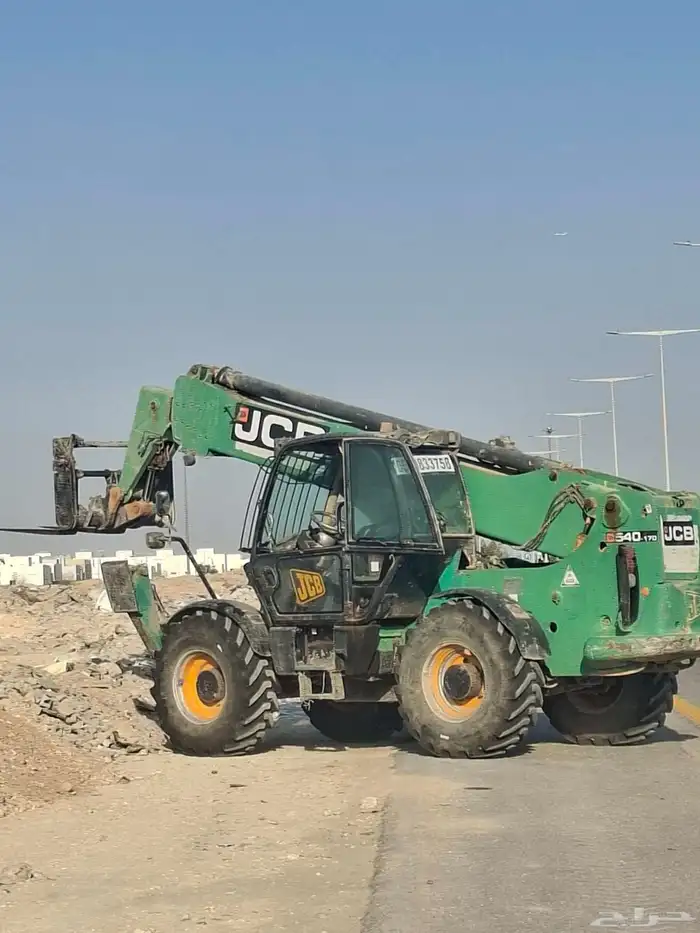 للايجار الشهري أو اليوميه روافع تلسكوبيه بوبكتات سيزر لفت رف 4