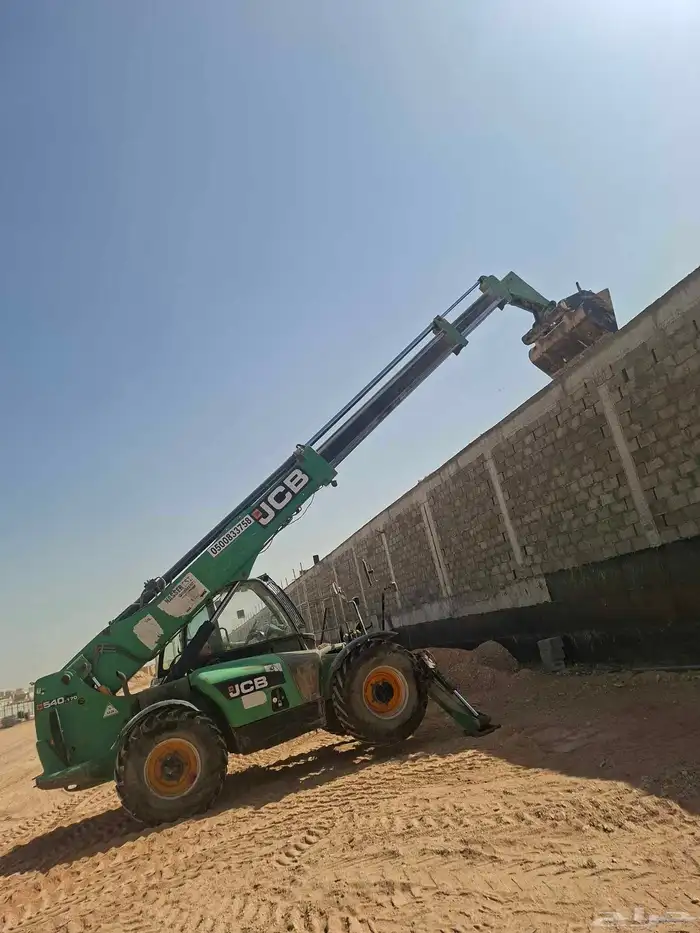 للايجار الشهري أو اليوميه روافع تلسكوبيه بوبكتات سيزر لفت رف 9