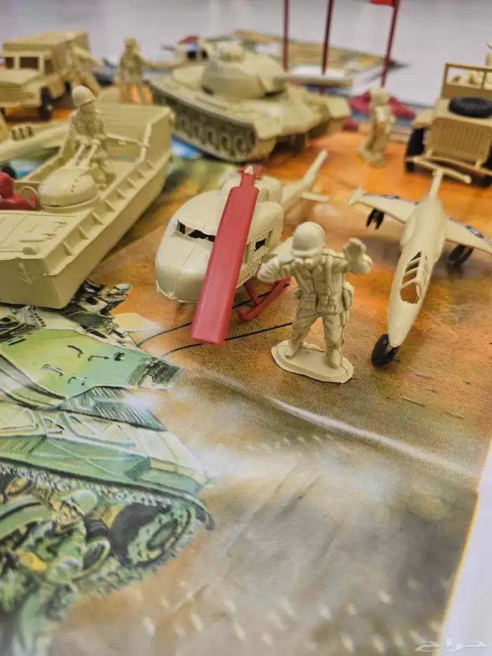 لعبة حرب قديمة مخزنه بكرتونها 8