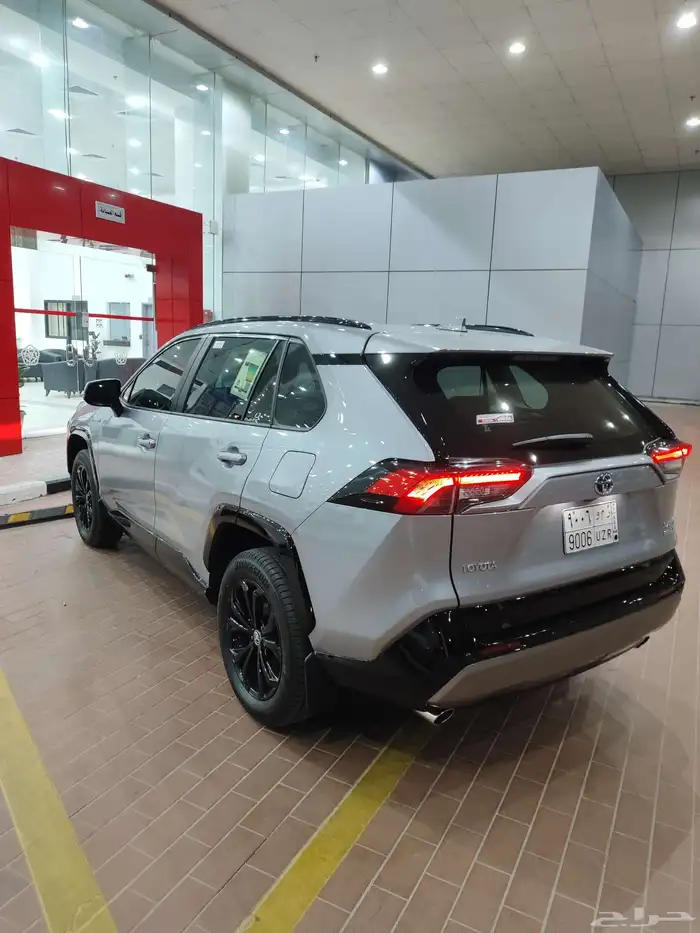 Toyota RAV4 Special case XLE premium 3