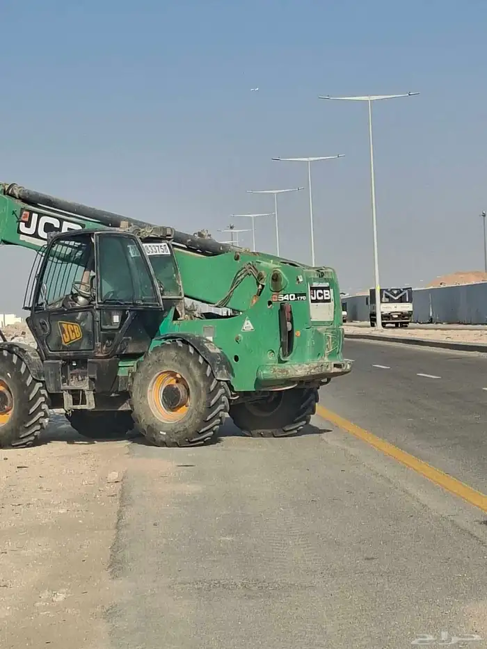 للايجار الشهري أو اليوميه روافع تلسكوبيه بوبكتات سيزر لفت رف 3