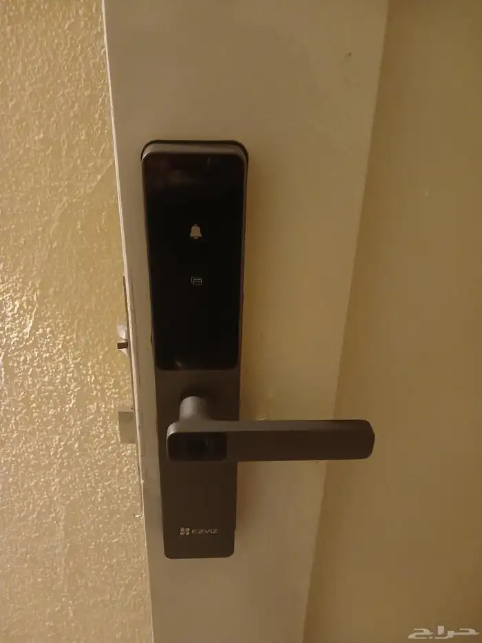 فني تركيب القفل الذكي 8