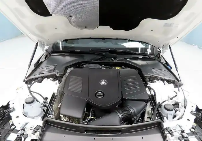 مرسيدس C200 2025 اصفار 18