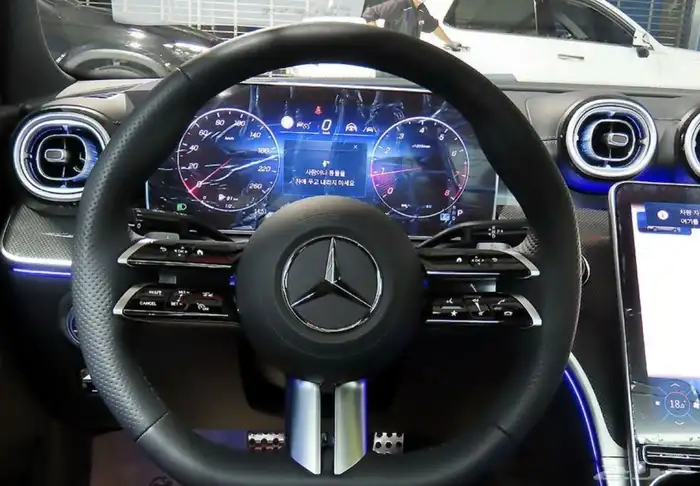 مرسيدس C200 2025 اصفار 5