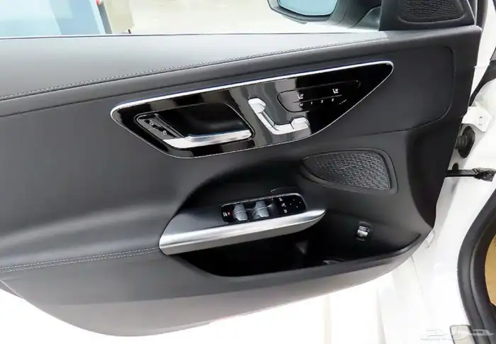 مرسيدس C200 2025 اصفار 13