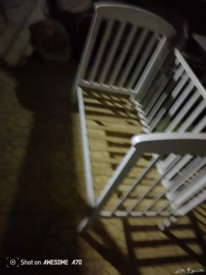 كرسى اطفال فى السيارة يركب و2 سخان كهربائي وسرير اطفال.وسيكل 4