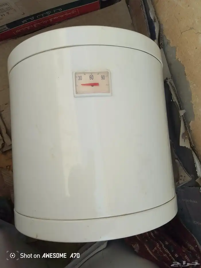 كرسى اطفال فى السيارة يركب و2 سخان كهربائي وسرير اطفال.وسيكل 8