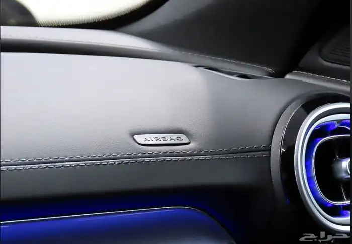 مرسيدس C200 2025 اصفار 11