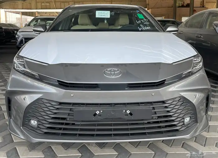 تويوتا كامري LE بنزين تيتانيوم 2025 1