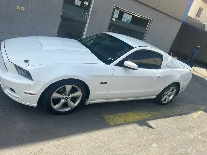 بسم الله سياره موستنج للبيع موديل 2013ماكينه 6سلندر 10
