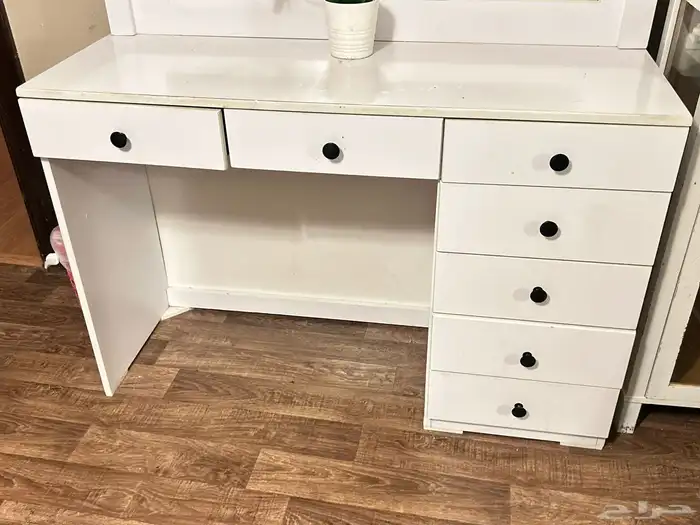 تسريحة مع مراية بحالة جيدة 2