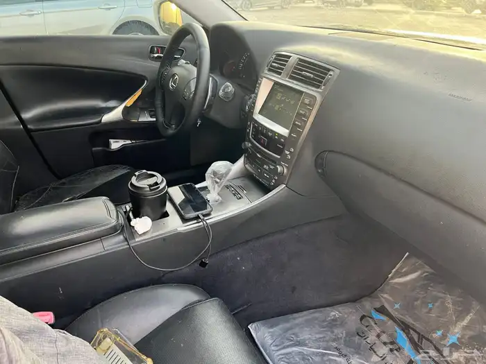 لكزس IS300 موديل 2008 للبيع 5